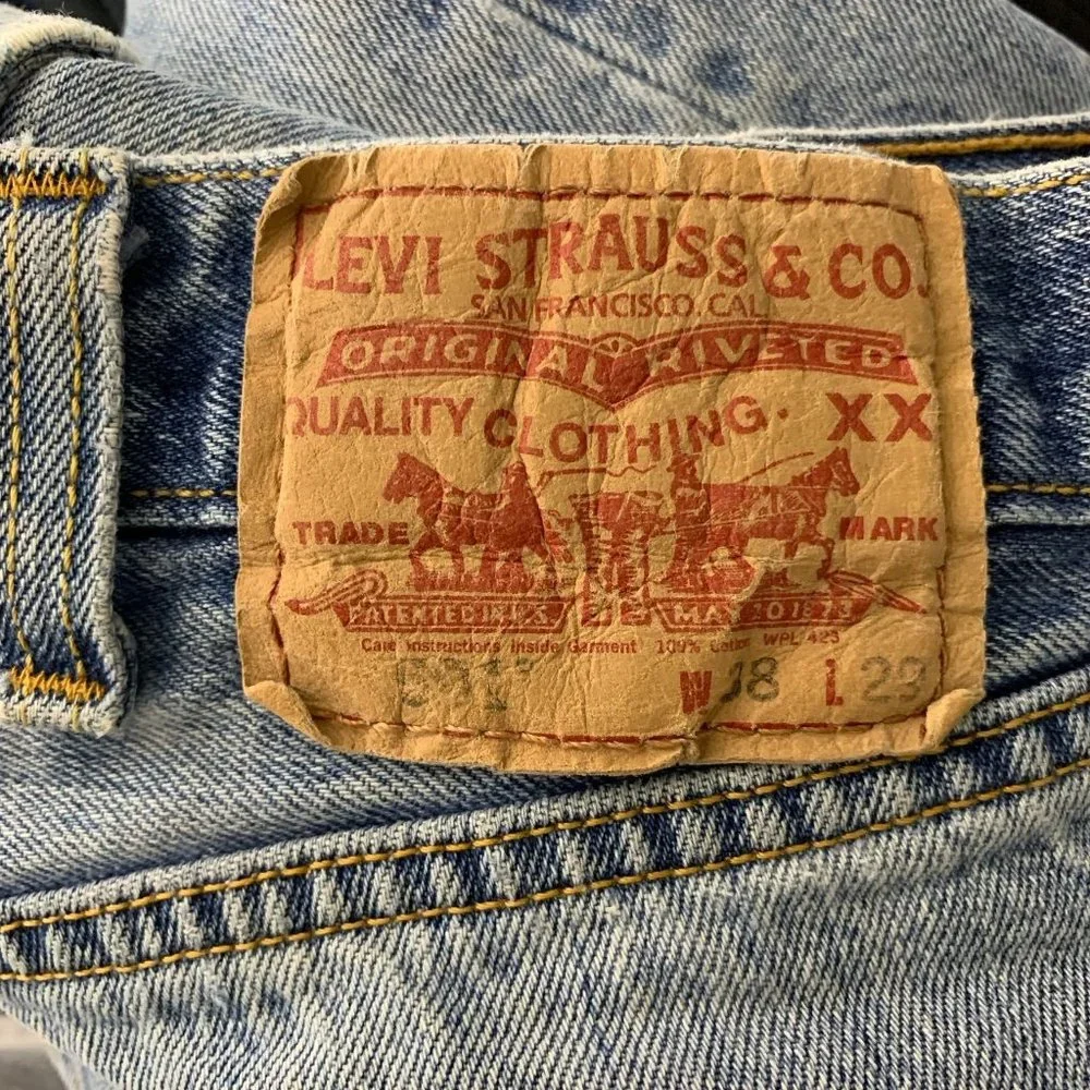 Levis 501 Button Fly Straight Leg Jeans 38/29 Med Wash Distressed 5 Pocket